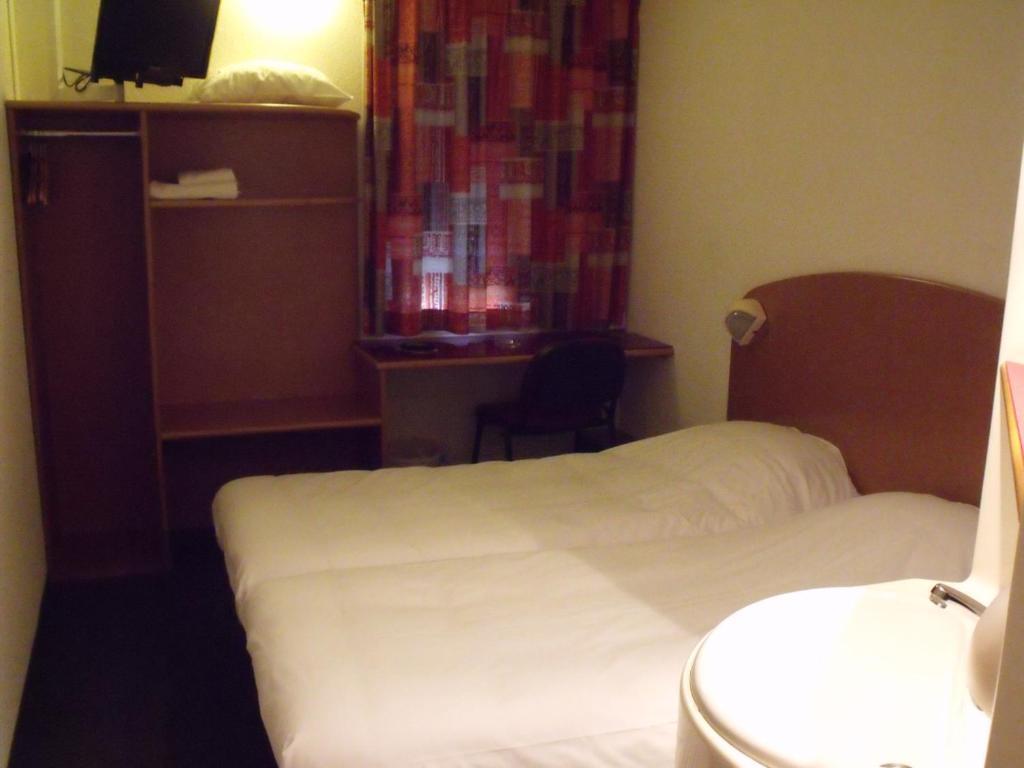 Quick Palace Auxerre Монето Номер фото